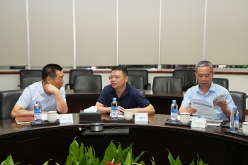 庆阳市西峰区政协主席一行莅临伟德体育平台考察交流